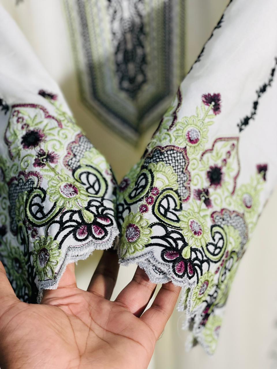 Noor White Embroidered Pakistani 👗Suit🛍️